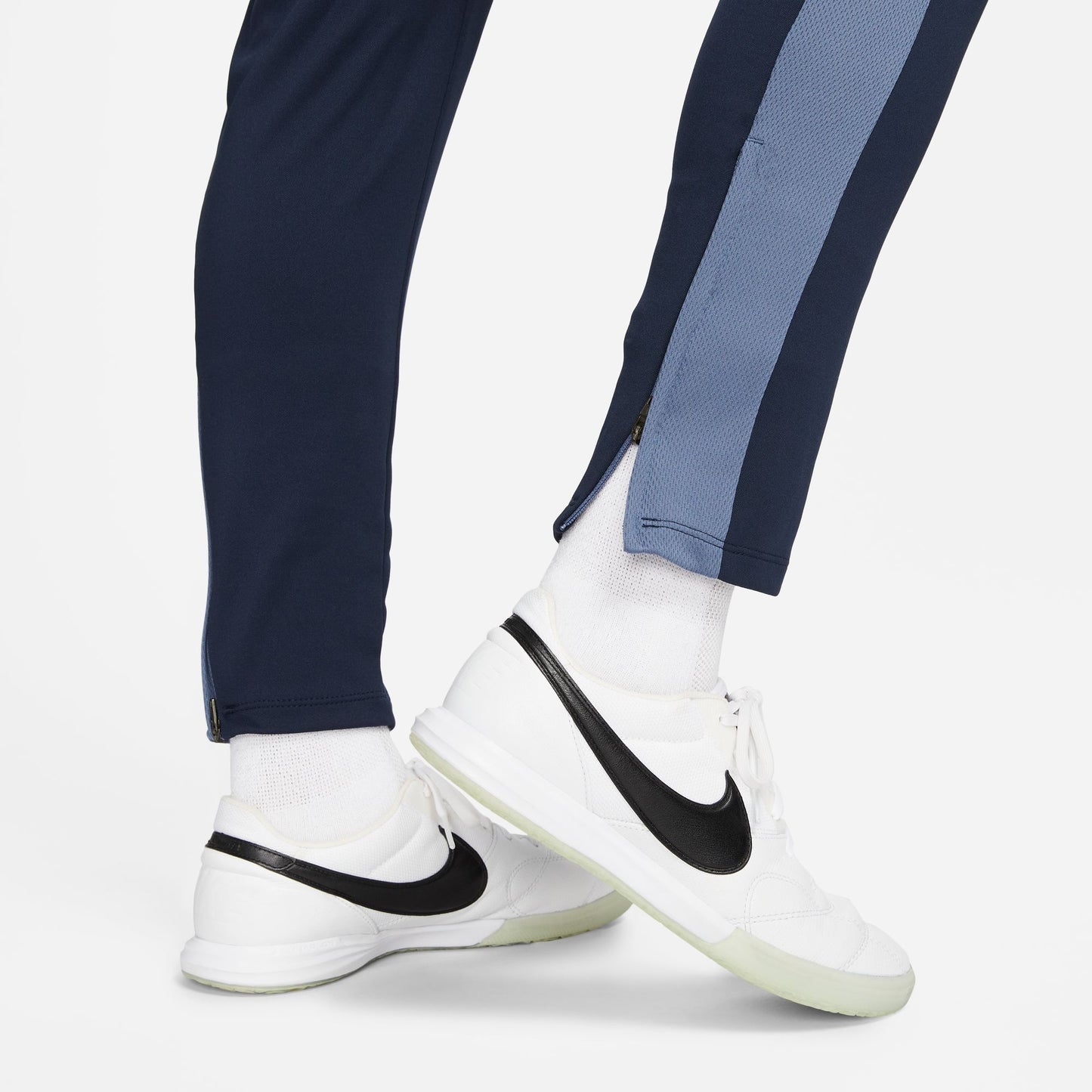 Pantalón de fútbol Nike Dri-FIT Academy para mujer