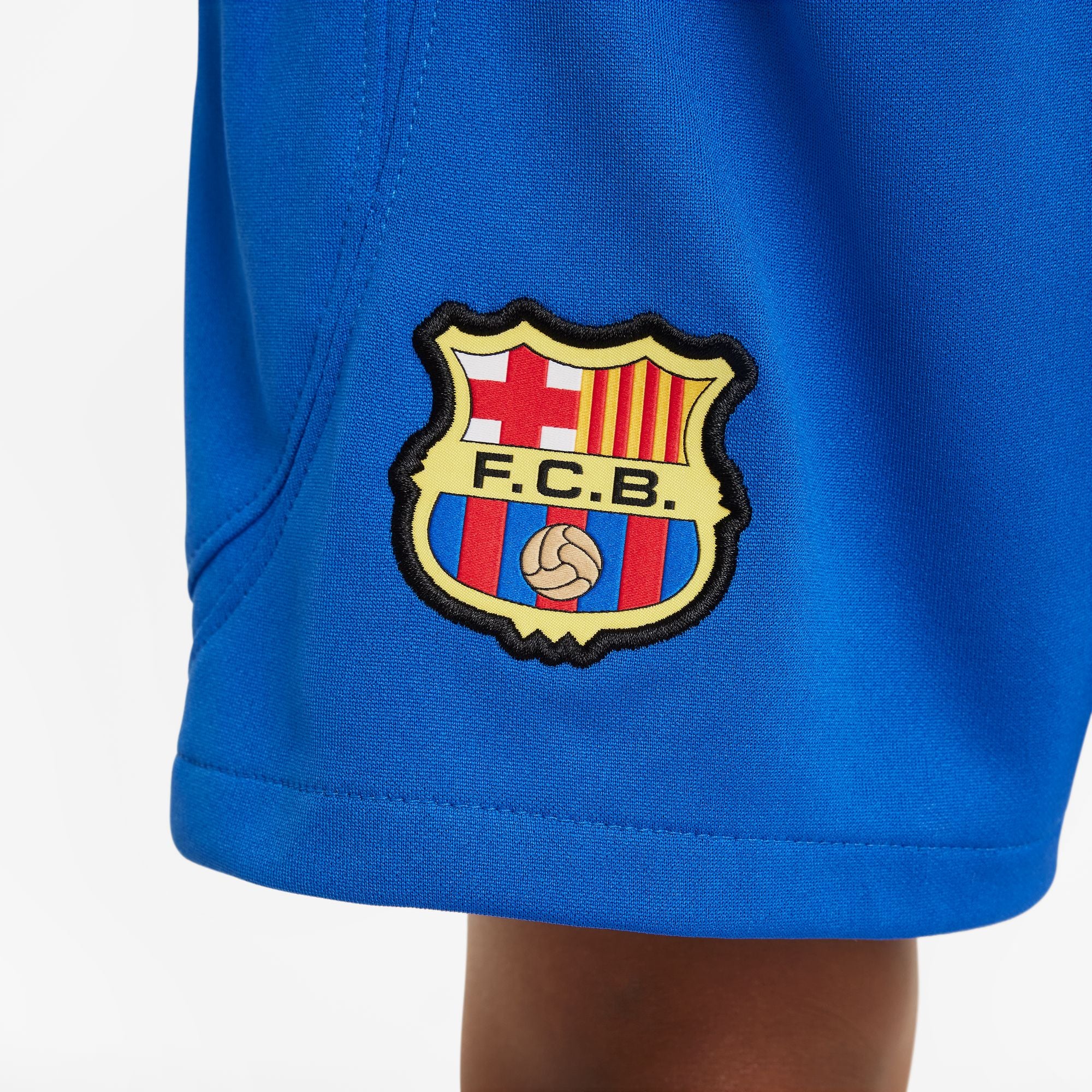 Equipación Nike Dri-FIT de 3 piezas para niños pequeños de la segunda equipación FC Barcelona 2023/24