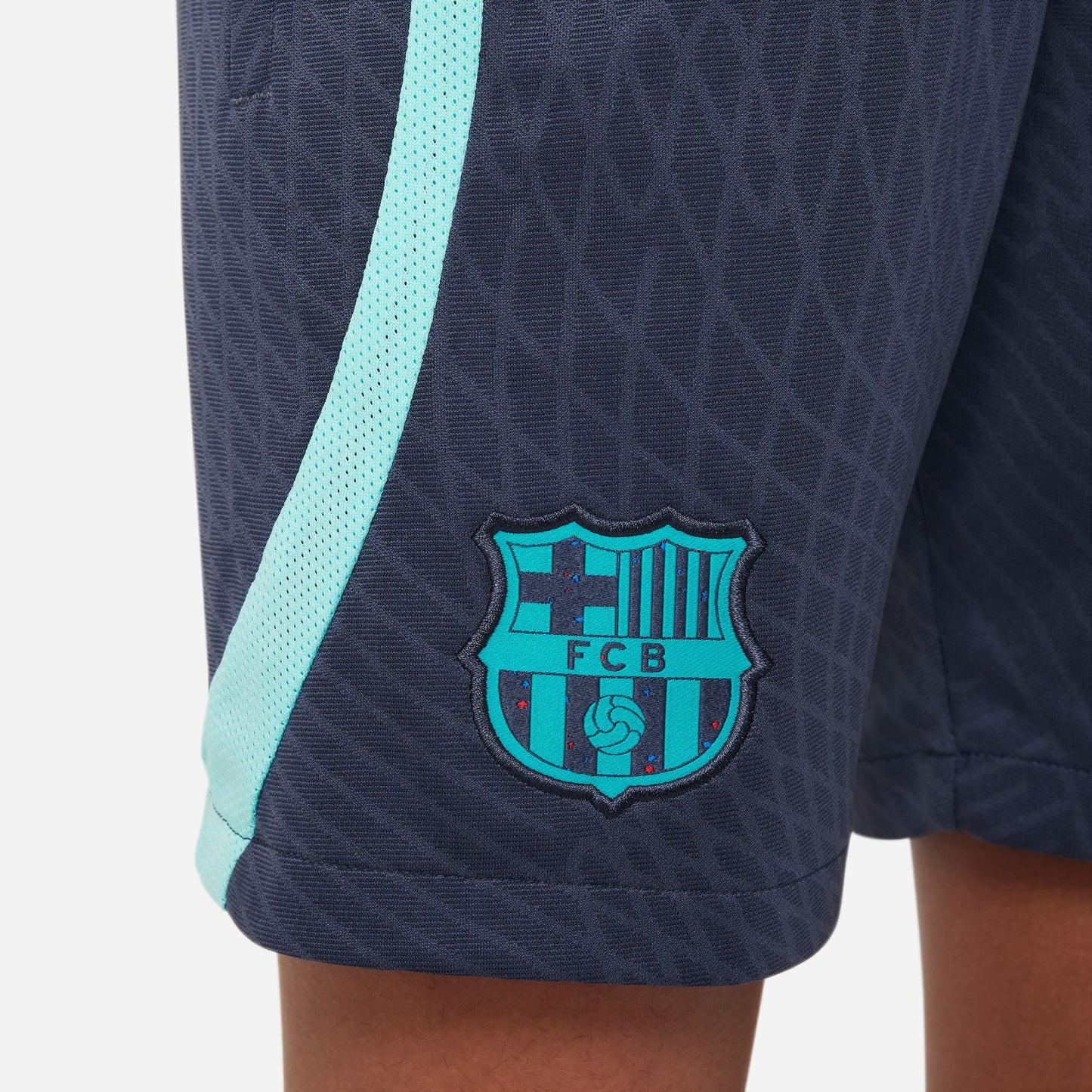 Shorts de fútbol Nike Dri-FIT para niños de la tercera equipación del Barcelona 23/24 (talla grande)