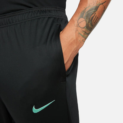 Pantalón deportivo de fútbol Nike Dri-FIT Strike Third del Chelsea FC para hombre