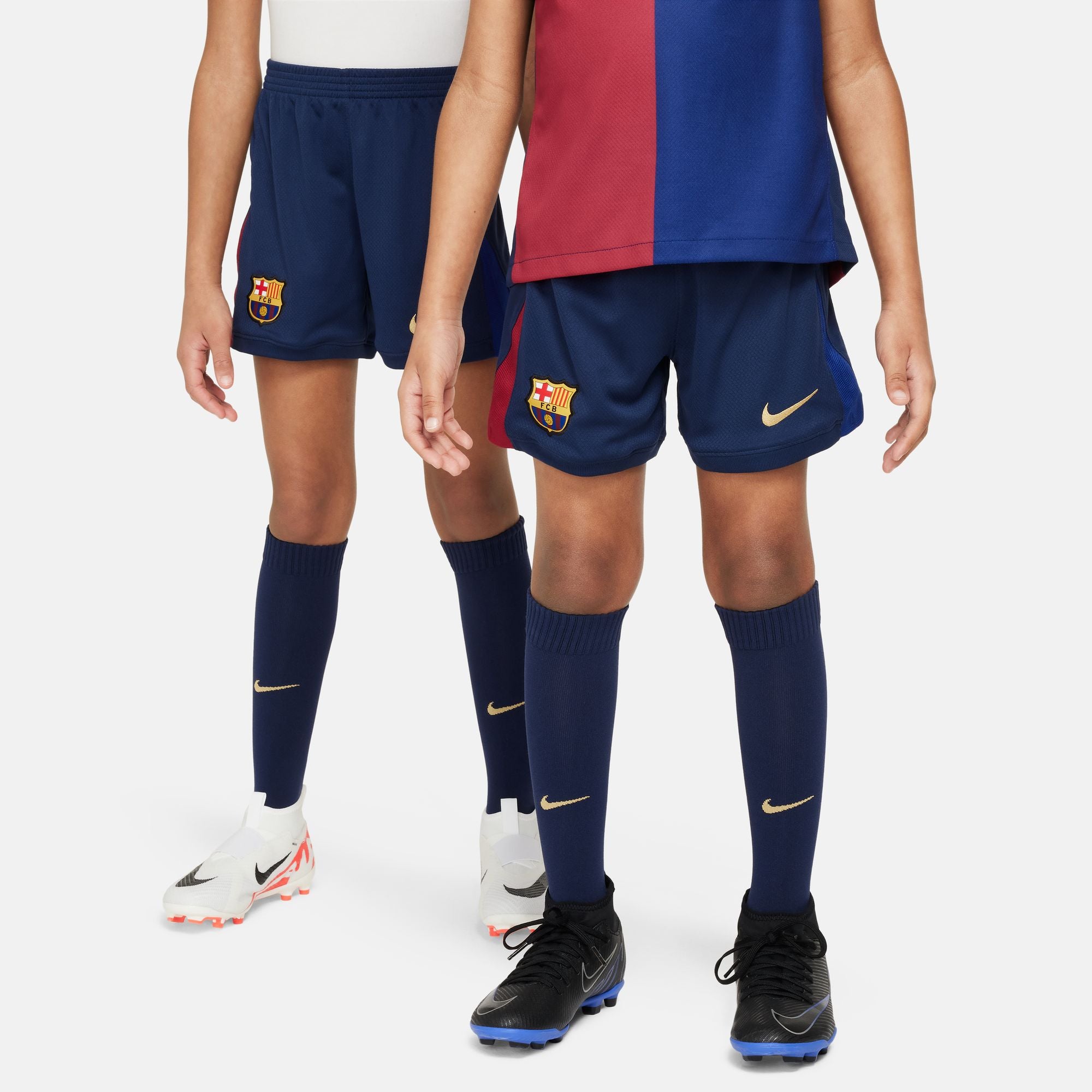 Equipación Nike Dri-FIT de 3 piezas para niños pequeños de local del Barcelona 23/24