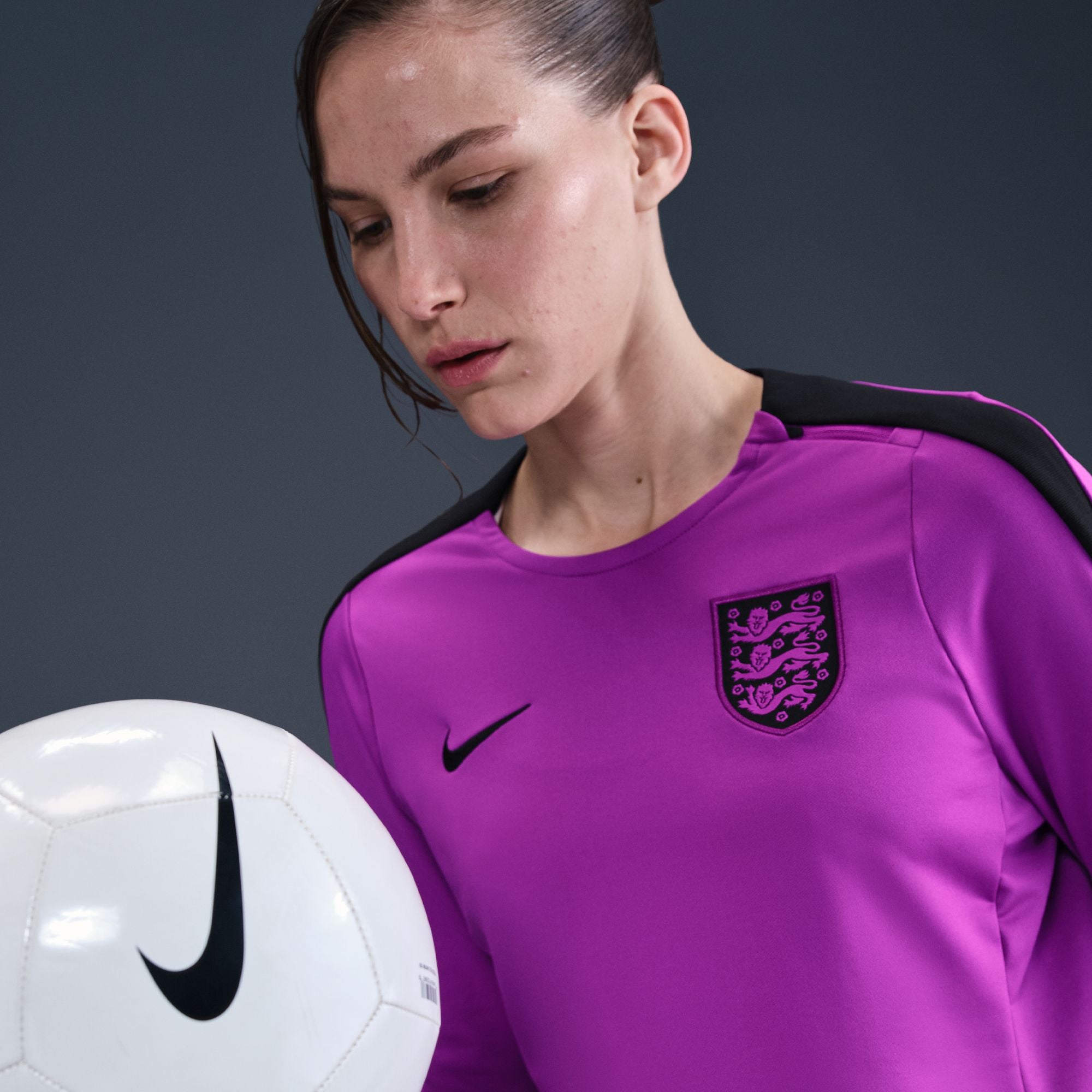 England Strike Curved Fit Nike Dri-FIT Soccer Crew-Neck Knit Top