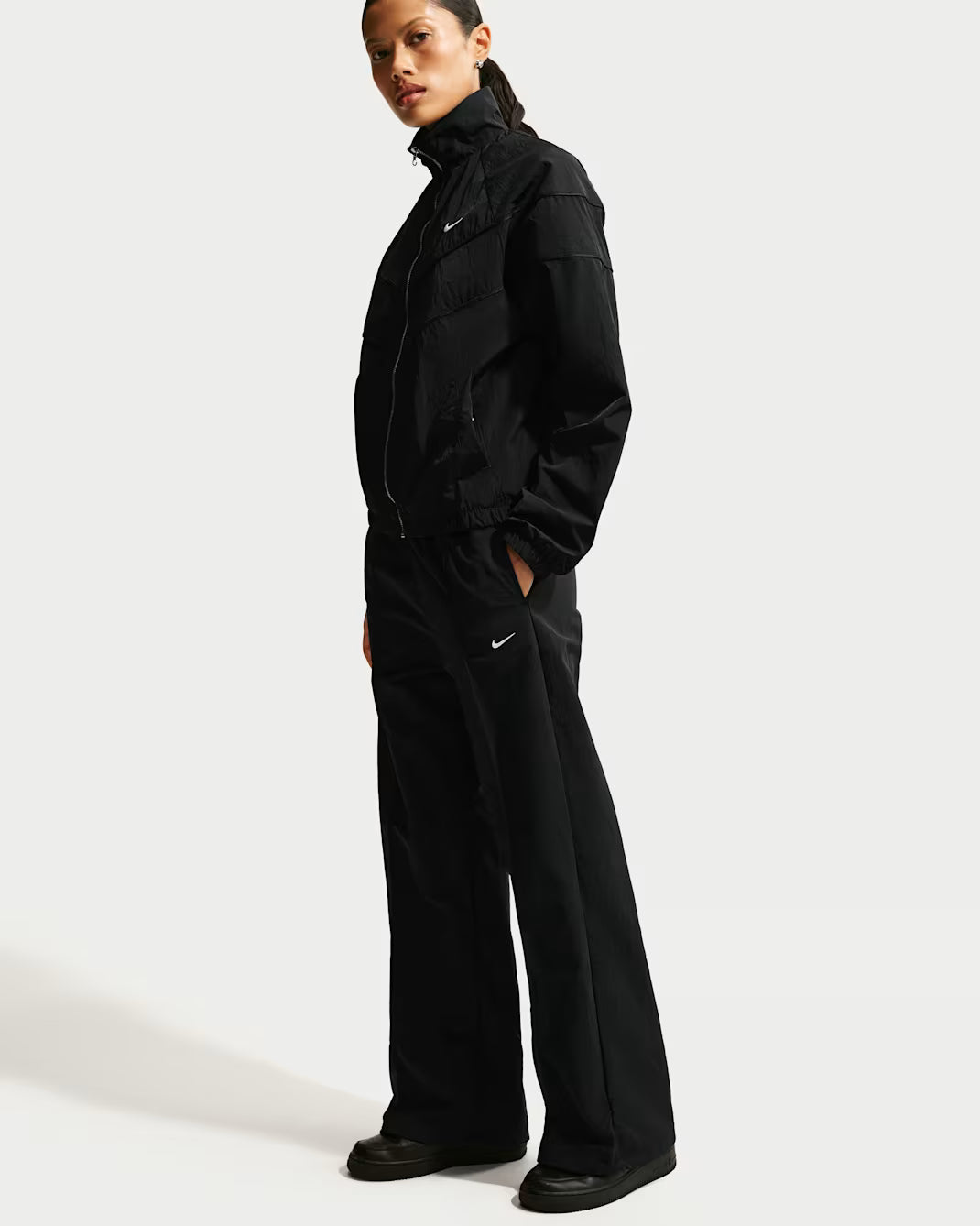 Nike Sportswear Everything Wovens Women's Mid-Rise Open-Hem Pants - Women's Fit