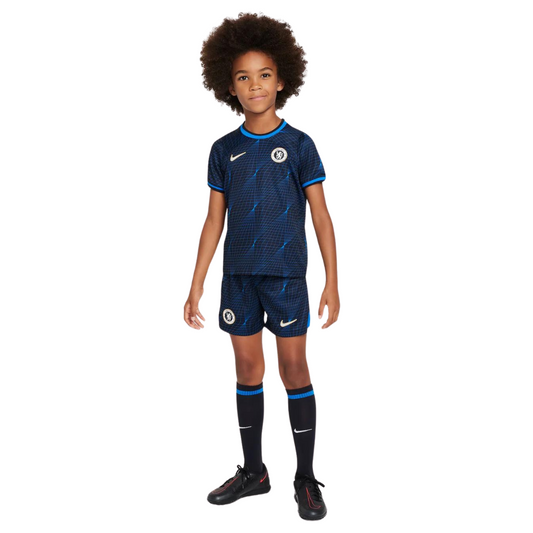 Equipación Nike Dri-FIT de 3 piezas para niños pequeños visitante del Chelsea 23/24